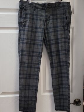 Men's Plaid Straight-Leg Pants in Gray and Black